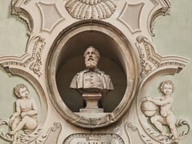 Descubre 20 hechos sorprendentes sobre Galileo Galilei, desde sus inventos hasta conflictos con la Iglesia, y cómo cambió nuestra visión del universo.