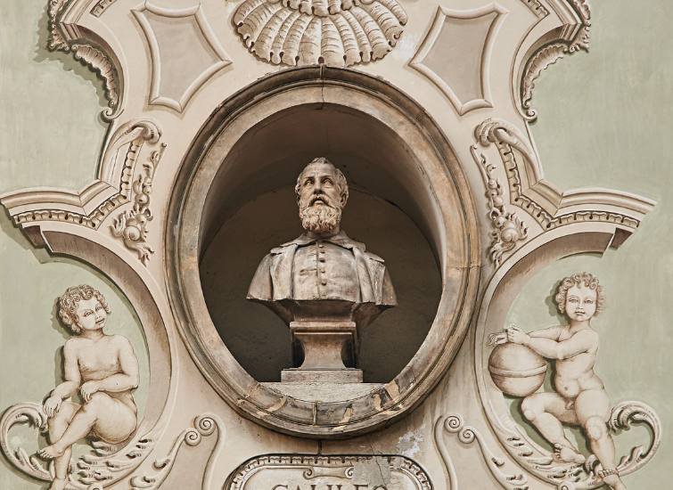 Descubre 20 hechos sorprendentes sobre Galileo Galilei, desde sus inventos hasta conflictos con la Iglesia, y cómo cambió nuestra visión del universo.
